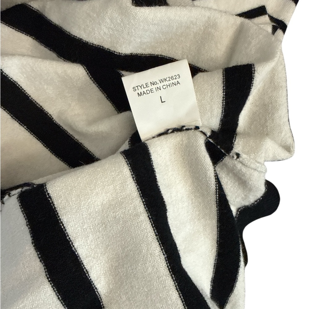 NWT Wanna B Black & Cream Striped Knit Sweater Size L - Picture 6 of 7